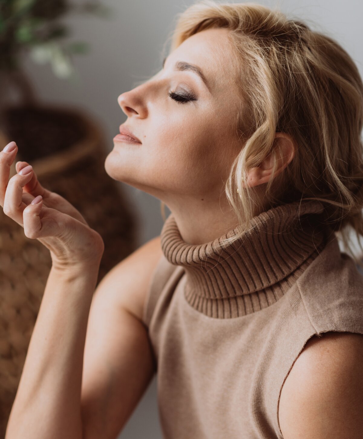 Westlake village sebacia acne treatment model with blonde hair